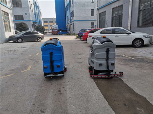 优尼斯驾驶式洗地机