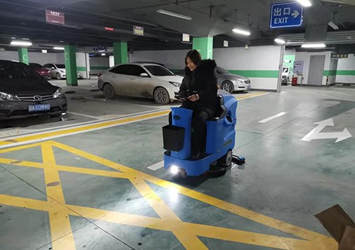 优尼斯驾驶式洗地机